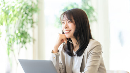 Fototapeta premium デスクワークをする女性ビジネスパーソン, Businesswoman doing desk work