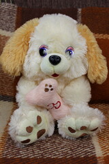 Obraz premium A soft toy with a small gift is prepared for the holiday