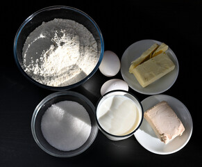 Składniki na ciasto drożdżowe © Hanna