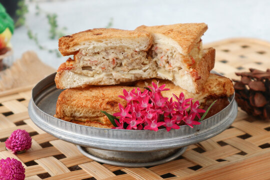 Menbosha or mian bao xia, korean-chinese deep fried shrimp toast. It's savory, crispy, and fulfilling.