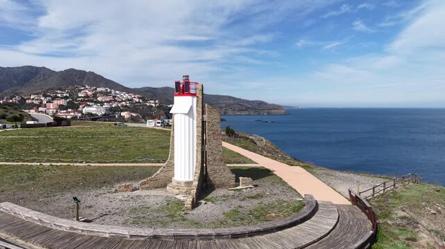 Le phare du cap Cerb&egrave;re en Pays Catalan dans le d&eacute;partement des pyr&eacute;n&eacute;es orientales en r&eacute;gion occitanie. (66290)