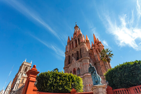 Exterior of the Parroquia de San Miguel Arc&aacute;ngel church in San Miguel de Allende, Guanajuato, Mexico, North America