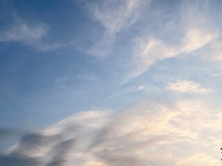 Obraz premium Clouds and the afternoon sky.