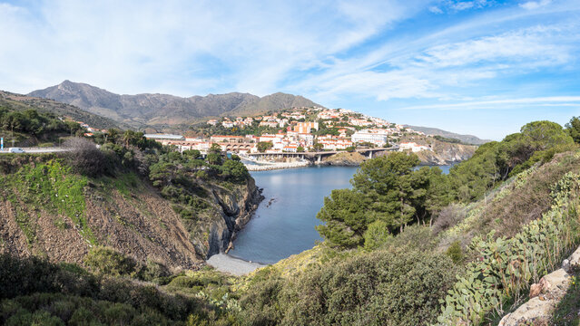 Plage del canu &agrave; Cerb&egrave;re  dans les Pyr&eacute;n&eacute;es-Orientales en r&eacute;gion Occitanie (66290)