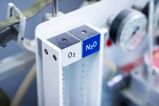 Oxygen and nitrous oxide control unit. Clinicgrade flow panel with precise measurement tools