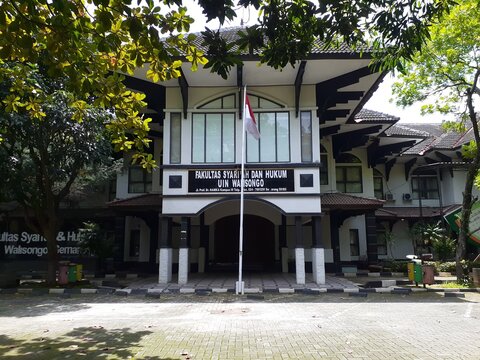Sharia and law faculty building at Walisongo State Islamic University Semarang. Gedung fakultas syariah dan hukum UIN Walisongo.