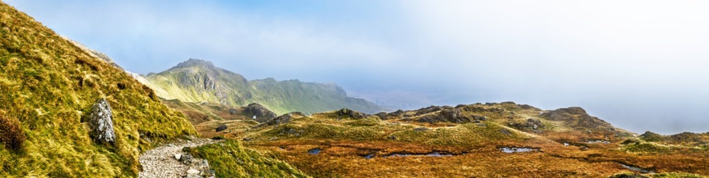 Pyg Track over Llyn Llydaw lake, Pen-y-Pass, mountain pass, Snowdonia, Gwynedd, north-west Wales, UK
