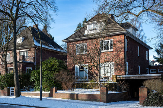 Classic single-family brick house (Hamburger Kaffeem&uuml;hle) in Hamburg