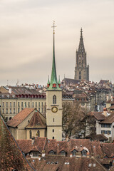 Obraz premium Cityscape of Bern Old Town on Cloudy Day. Berner Munster Cathedral. Switzerland