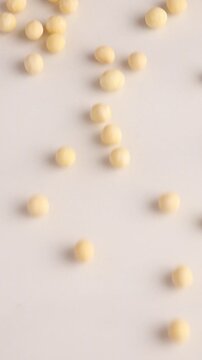 White chocolate balls in slow motion - chocolate blanco 