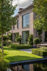 Obraz premium A contemporary house nestled in a suburban setting, complete with an expansive garden and serene water features, radiating charm during the daytime