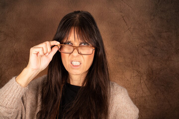 Frau, ver&auml;rgert