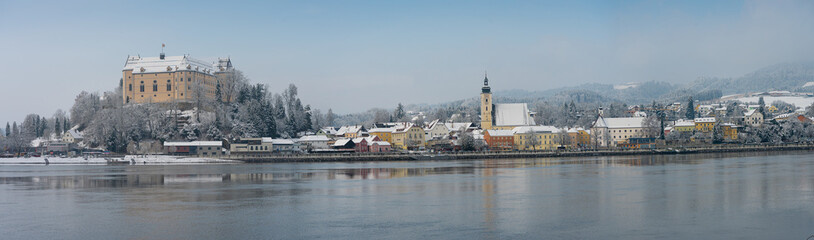 Winterliches Strudengaupanorama Stadt Grein