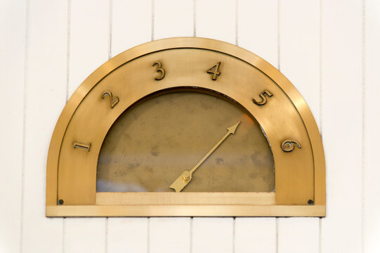 USA, Hawaii, Honolulu, Waikiki.  Elevator floor level indicator in historic luxury hotel.