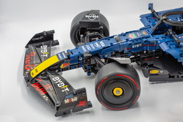 Naklejka premium LEGO Technic Oracle Red Bull Racing RB20 F1 car model.