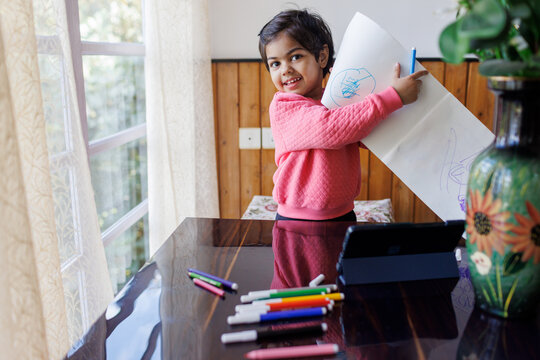 Little girl drawing with sketch pen