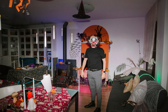 Man in scary clown mask