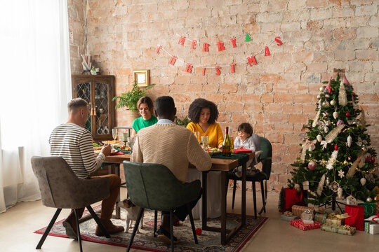 Family meeting in home at Christmas time