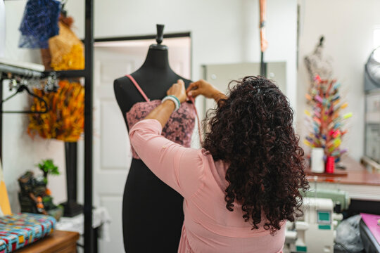 Adjusting straps on mannequin