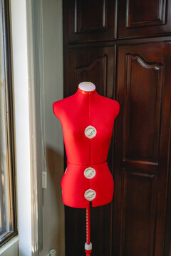 Adjustable red mannequin