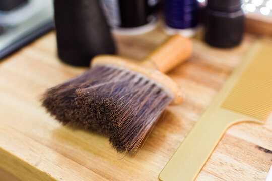 Neck duster close up