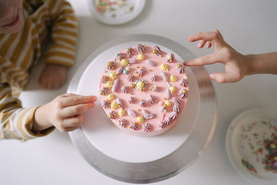 Process of decorate a cake with kids