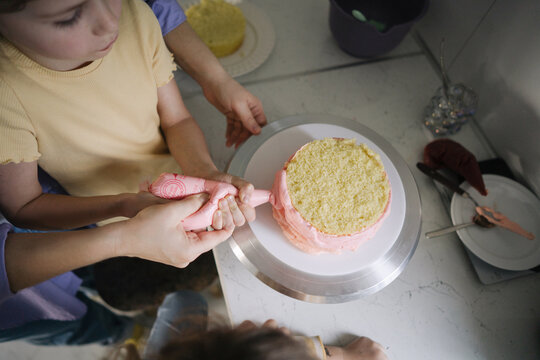 Process of prepare a cake with kids