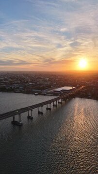 City of Aracaju, showing buildings and the bridge that gives access to the municipality of Barra dos Coqueiros