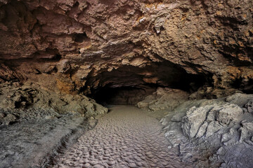 Obraz premium Inside limestone cave, tunnel, Stockyard Gully National Park, Western Australia. 300 meter long. Require four-wheel drive vehicle. Near Coorow, Jurien Bay and Green Head. Approx 280 km from Perth