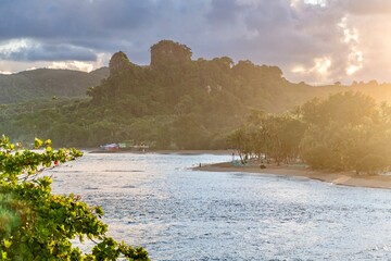 n exotic Caribbean bay at sunrise. A sandy beach fringed with palm trees, the Atlantic Ocean, and the nature of the Dominican Republic. © Oczarowany Wyspami