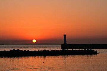 四日市の海から昇る朝陽