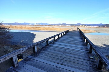 Obraz premium Horai Bridge, the longest wooden pedestrian bridge in the world, in Shimada, Shizuoka, Japan