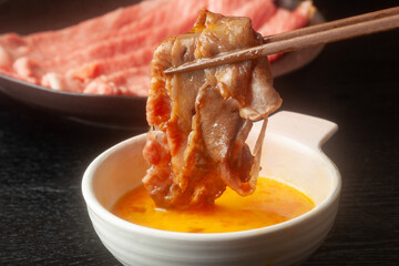 生卵につけたすき焼き