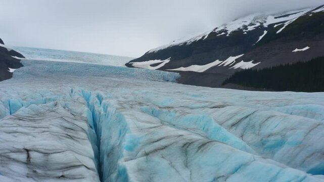 Glacier landscape with snow covered mountains.