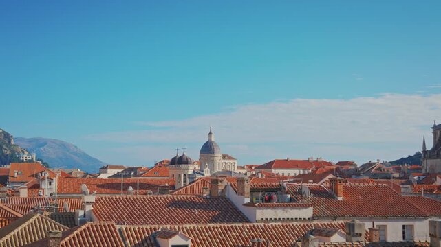 ドブロブニク近郊 街並みとオレンジ色の屋根