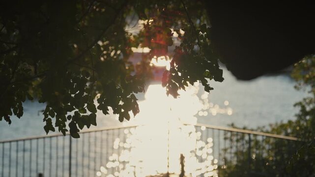 ドブロブニク近郊海に照らされる夕日