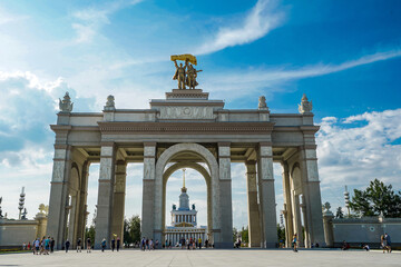 Fototapeta premium VDNKh Main Entrance Arch Moscow Russia Exhibition Center