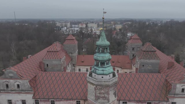 Przelot dronem nad zamkiem w Niemodlinie