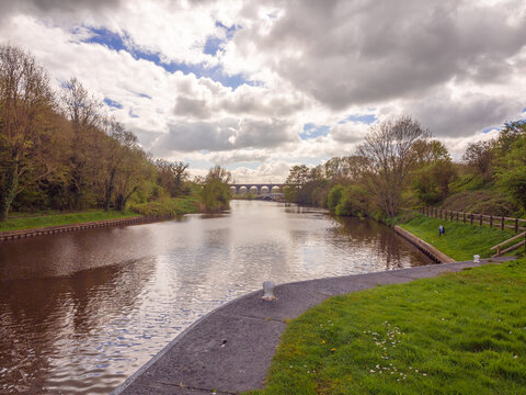 Railway viaduct near Dutton Horse bridge, River Weaver, Cheshire, UK