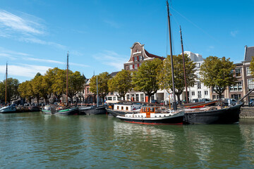 Traditionsschiffe im Hafen von Dordrecht, Niederlande