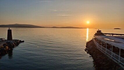 Obraz premium Amazing sunset at sea (Aegean Sea, Tuerkiye)