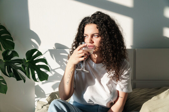 Drinking sparkling wine