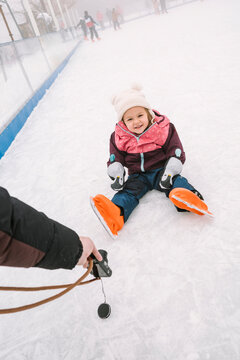 Photographing a toddler in ice-rink