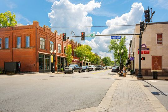 Picturesque well-preserved buildings with shops and cafes along the Main Street historic downtown district of the charming Southern city of Franklin, Tennessee.