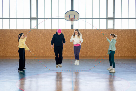 Teamwork in Synchronized Double Dutch Jumping Hope