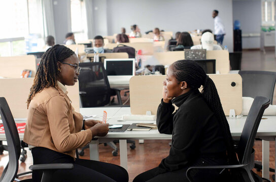 Conversation in the office 