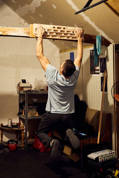 Man trains for climbing