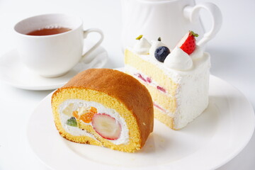 フルーツロールとイチゴショート