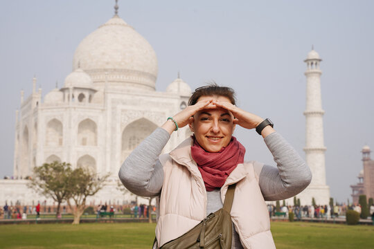 Traveler in front of the Taj Mahal