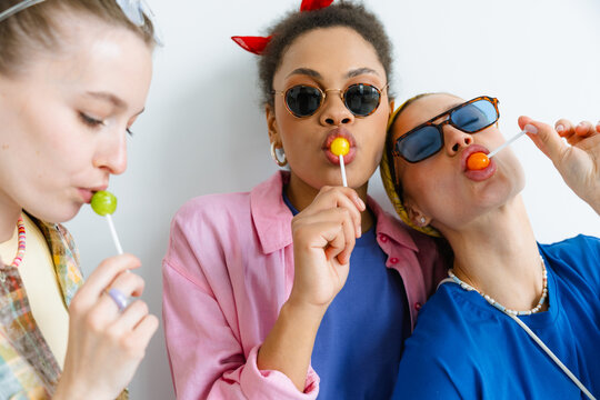 A women suck a lollipop